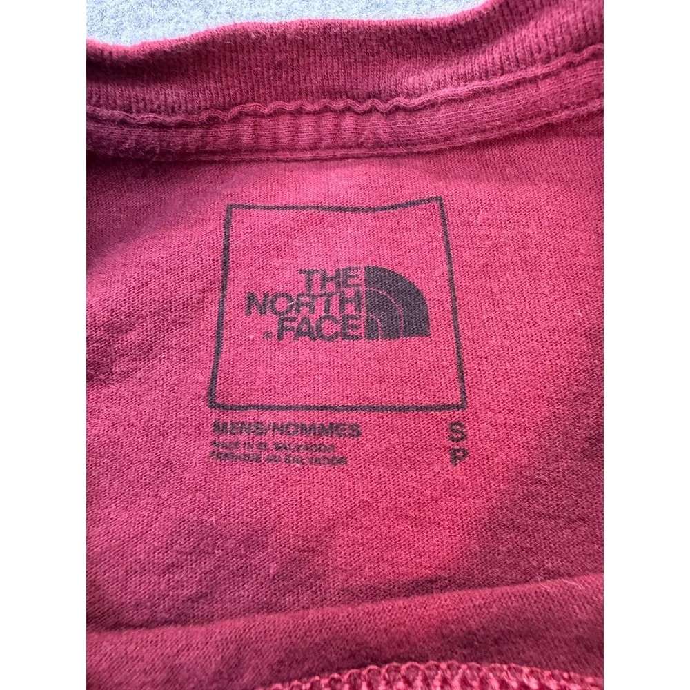 The North Face Men's Long Sleeve T-Shirt Red Logo Graphic Cotton Small Outdoor‎